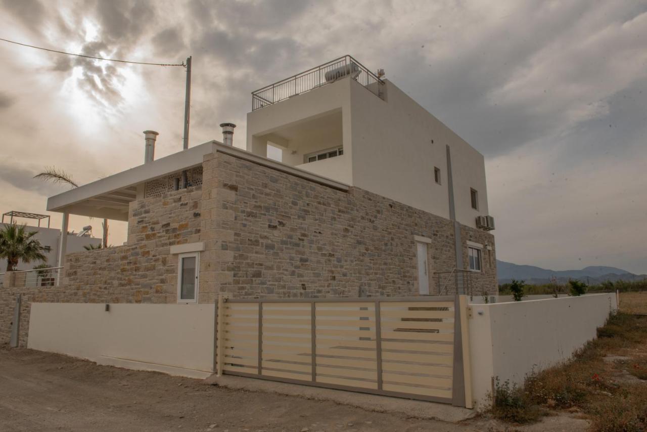 Villa Pnoe Seaside Kalamaki  Exterior photo